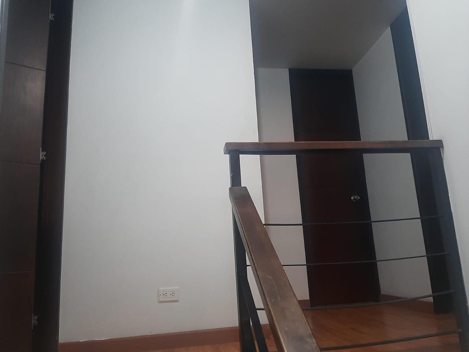 Hotel Sector De Corferias , Y , A 10 Cuadras Embajada Americana , Cerca Al , G 12 , Universidad Nacional , Aeropuerto A 2 Cuadras Estacion Ciudad Universitaria Marque-tresdiecisietecincoveintisieteveintiseistreintayuno *