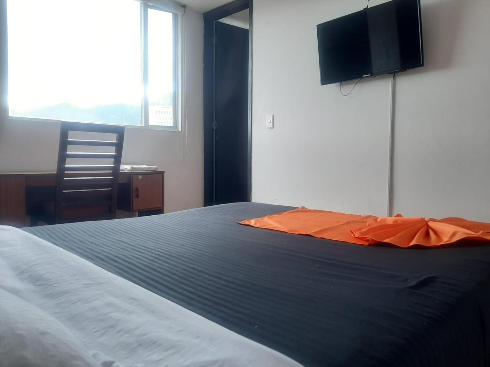 Hotel Sector De Corferias , Y , A 10 Cuadras Embajada Americana , Cerca Al , G 12 , Universidad Nacional , Aeropuerto A 2 Cuadras Estacion Ciudad Universitaria Marque-tresdiecisietecincoveintisieteveintiseistreintayuno Bogota