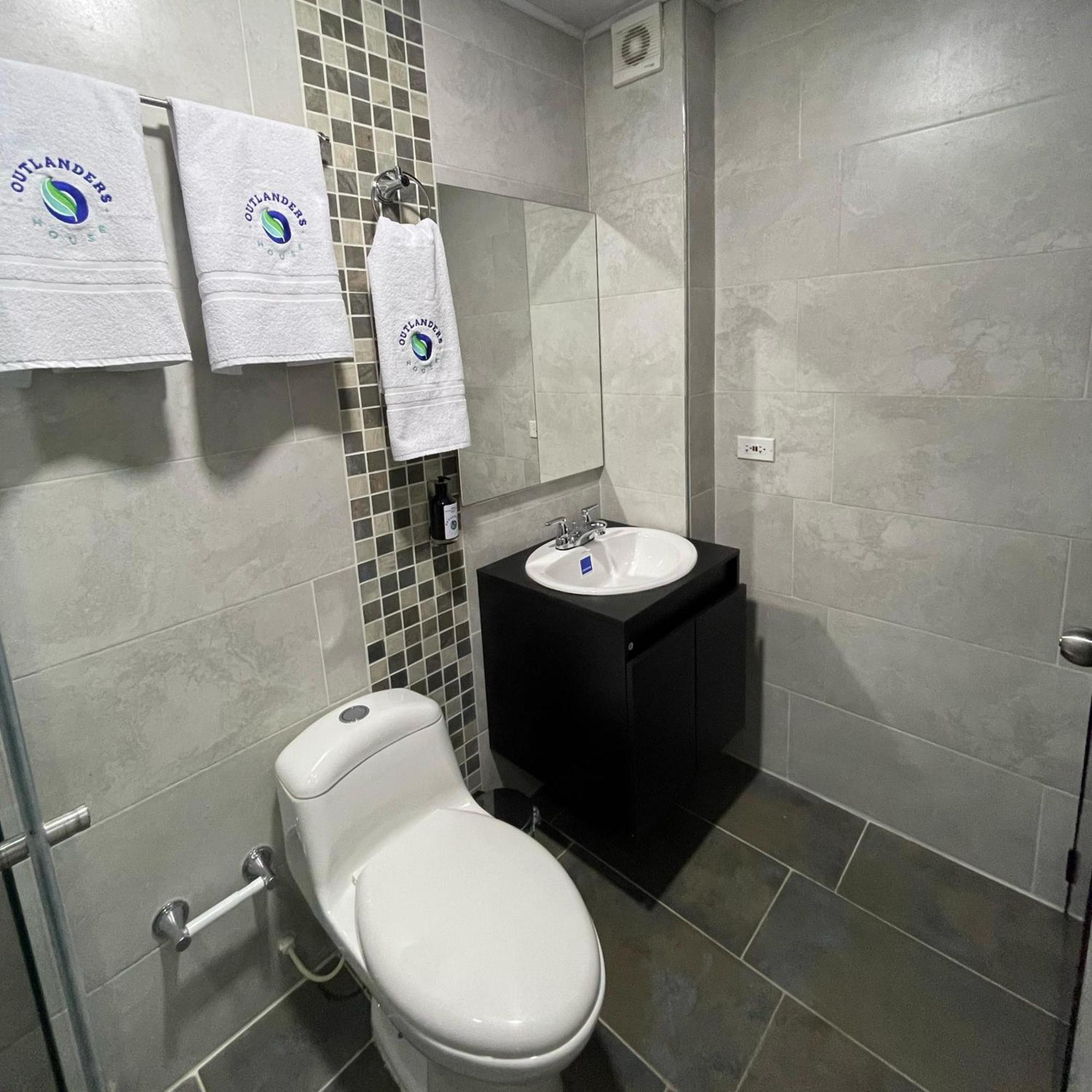 Outlanders House Bog Airport Homestay *