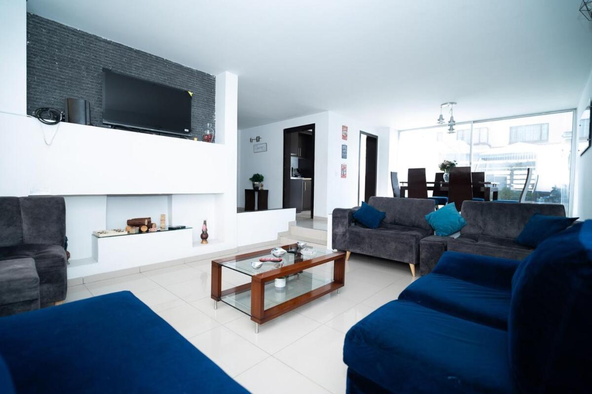 Casa Grupos 5 Minutes Airport Holiday home Bogota