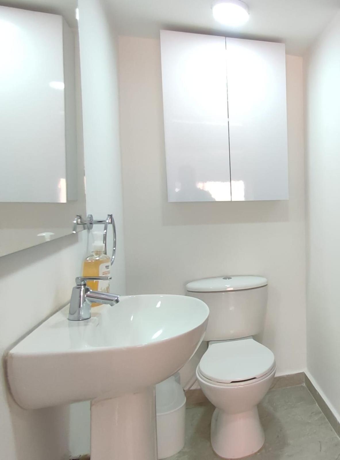 1 Independiente Bano Y Balcon Privado Unicentro * Bogota