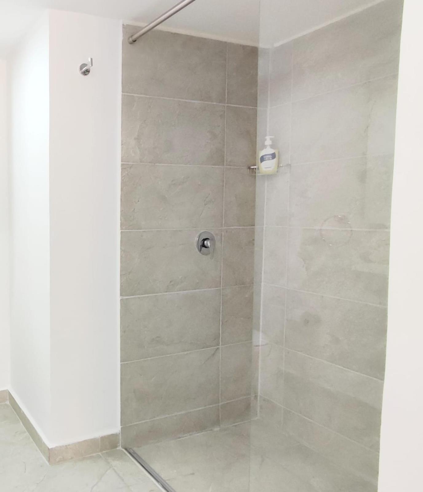 1 Independiente Bano Y Balcon Privado Unicentro