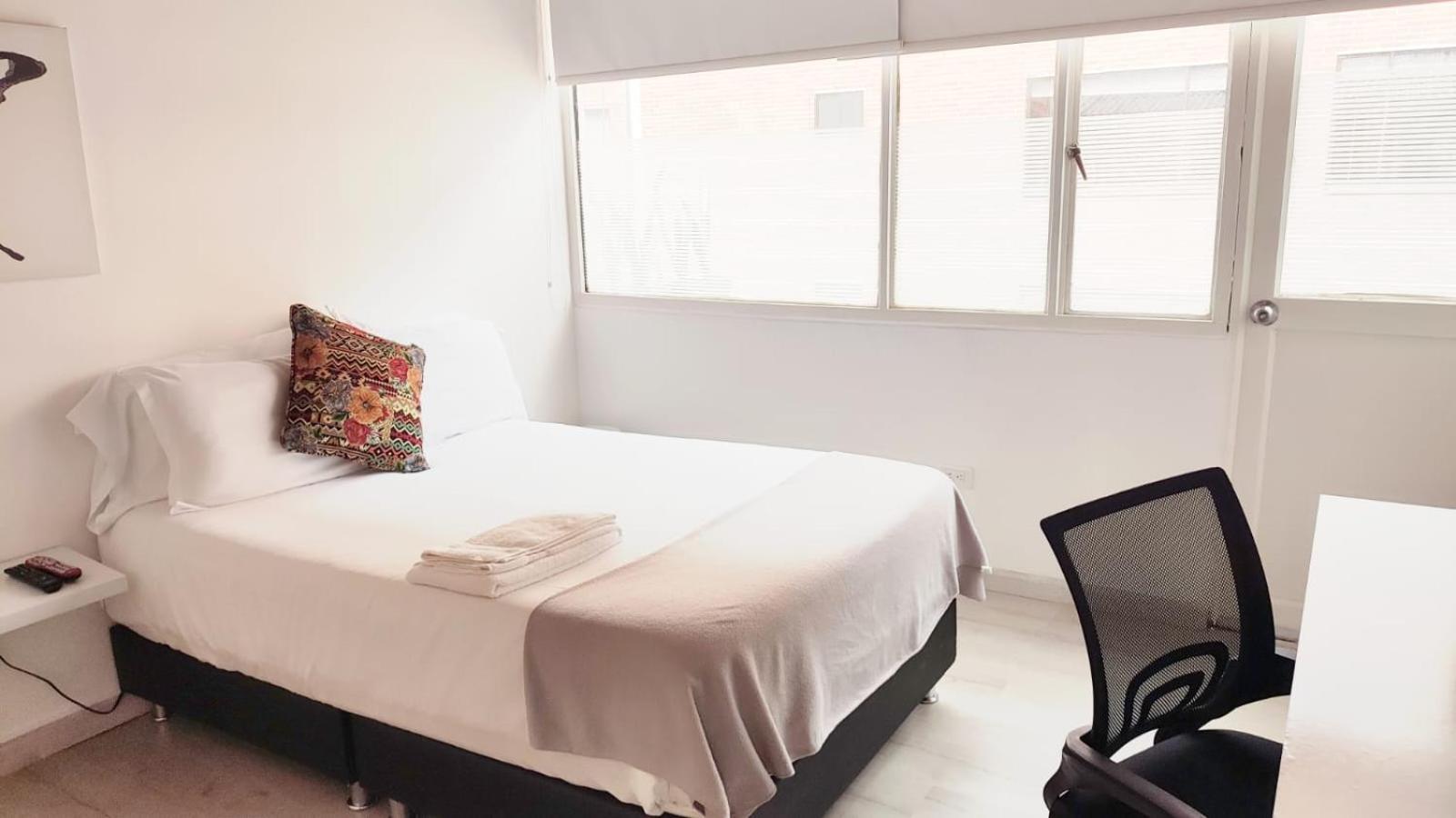 2 Bano Y Balcon Privado Unicentro Homestay Bogota