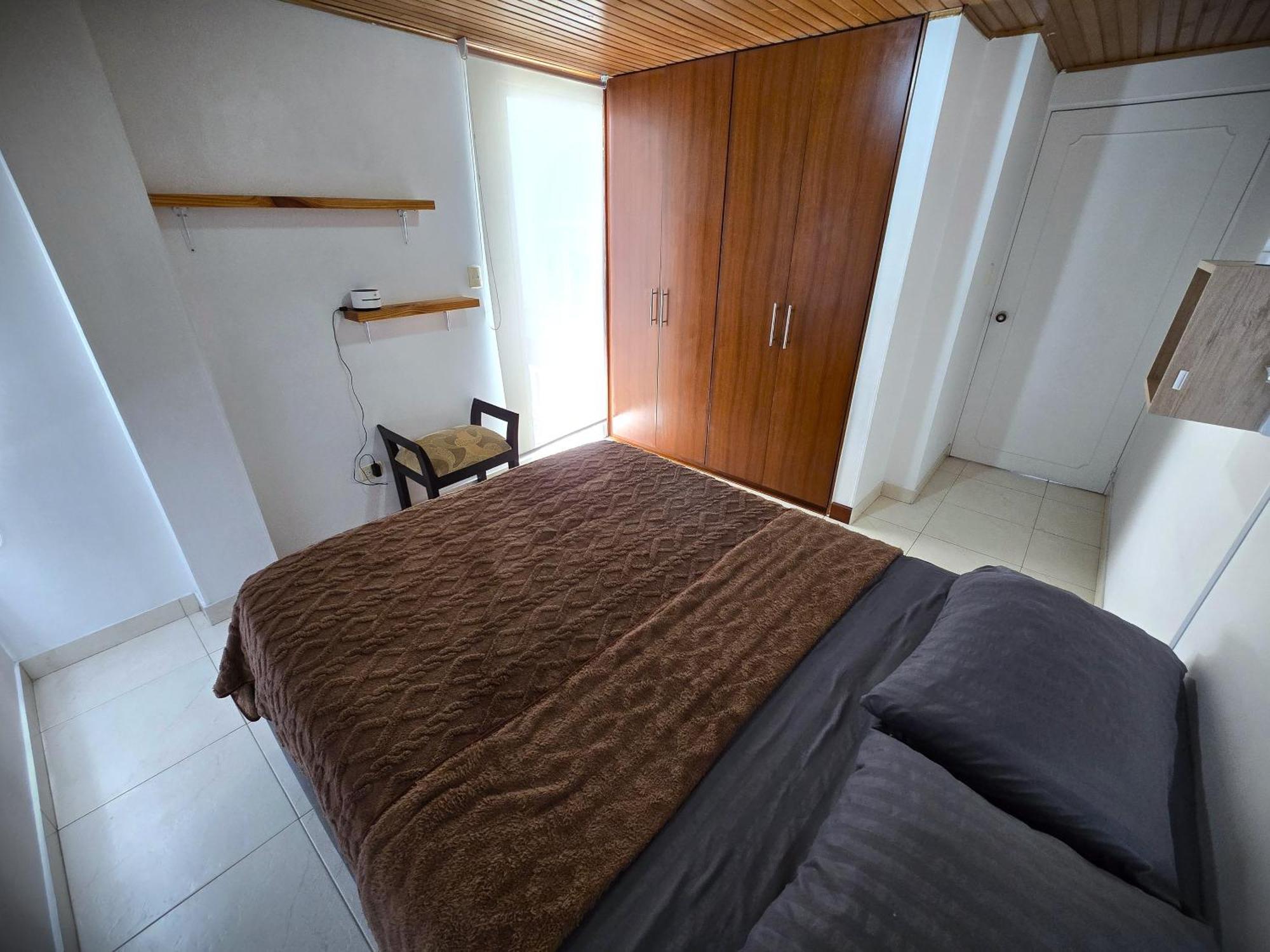 Spacious, Elegant, And Minimalist For Up To 5 People *