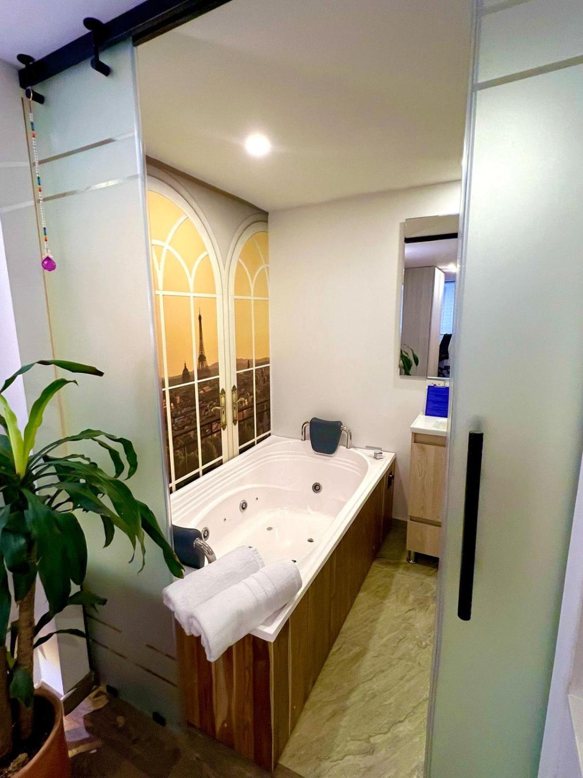 Con Jacuzzi Cerca A La Zona T Apartment Bogota