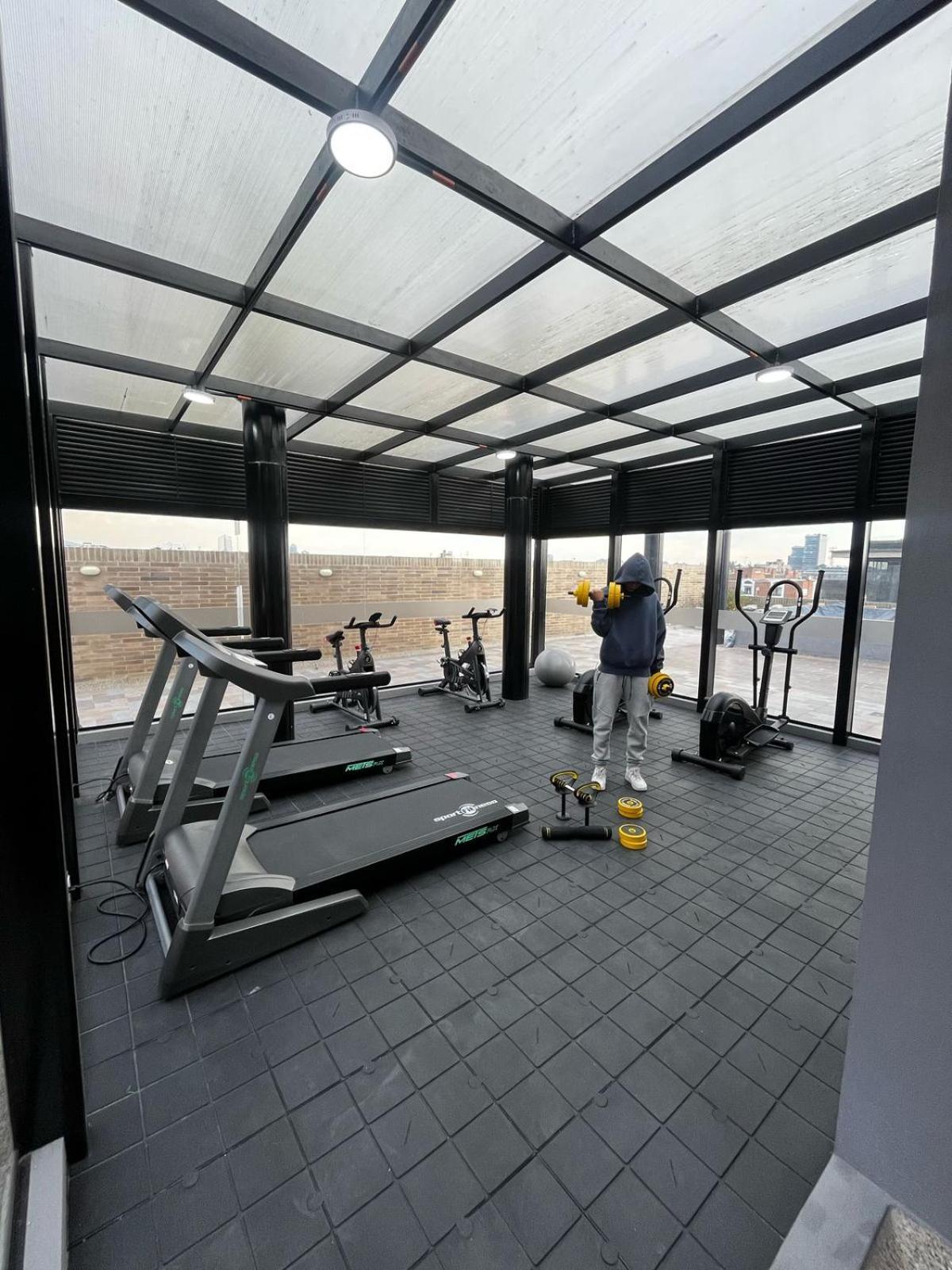 Soul Santa Barbara Executive, Wifi 300 Megas, Big Queen Size Bed, Smart Tv Netflix, Walking Distance To Unicentro Mall, Starbucks In Front Of The Building, Location Apartment *