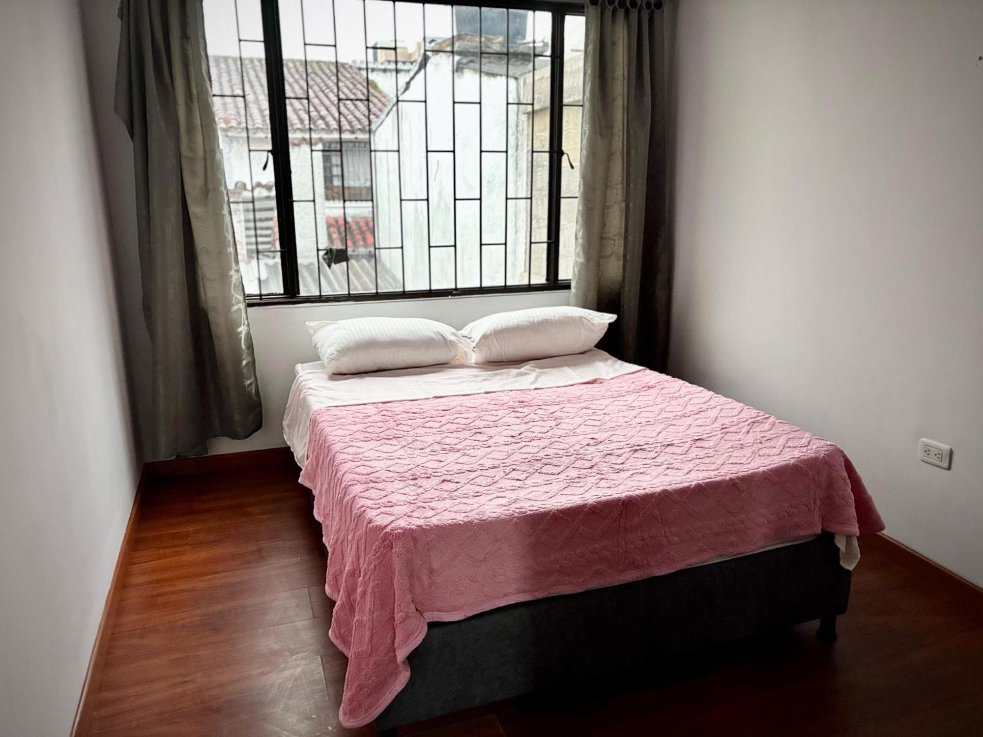 Kuyay Yachi * Bogota