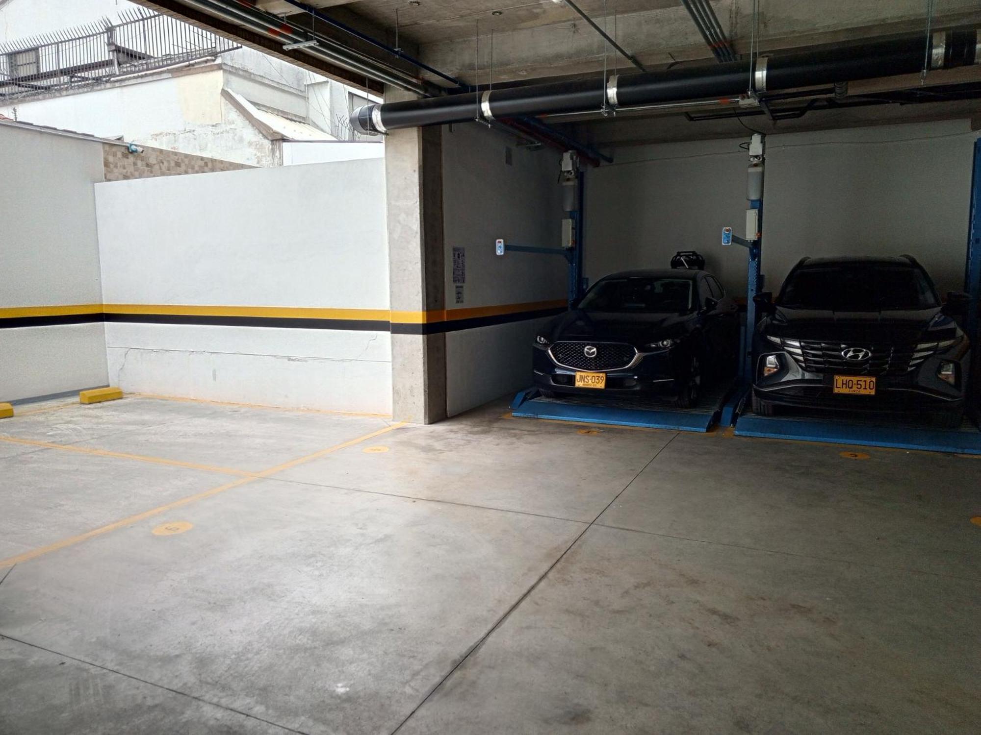 Soul Santa Barbara Executive, Wifi 300 Megas, Big Queen Size Bed, Smart Tv Netflix, Walking Distance To Unicentro Mall, Starbucks In Front Of The Building, Location Apartment *