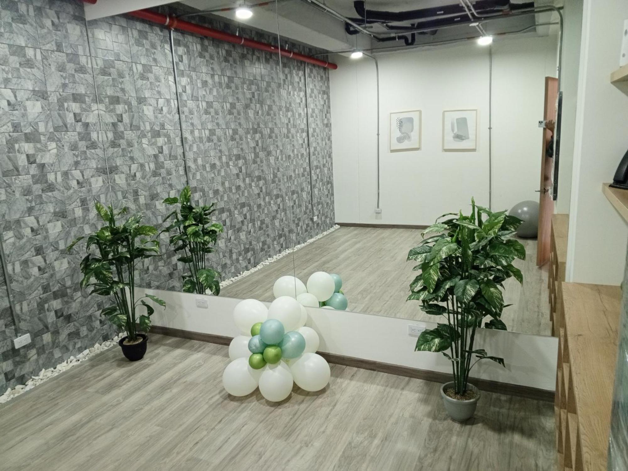 Apartment Soul Santa Barbara Executive, Wifi 300 Megas, Big Queen Size Bed, Smart Tv Netflix, Walking Distance To Unicentro Mall, Starbucks In Front Of The Building, Location Bogota