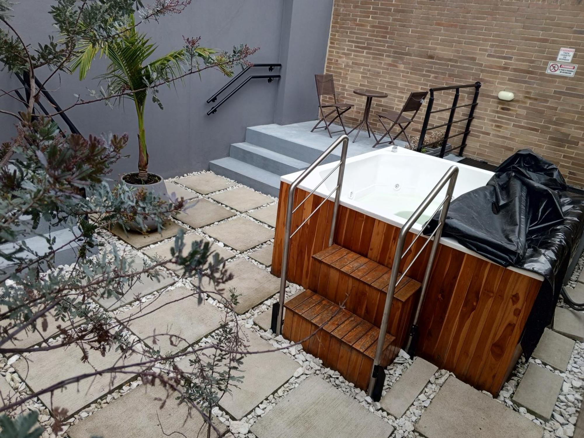 Soul Santa Barbara Executive, Wifi 300 Megas, Big Queen Size Bed, Smart Tv Netflix, Walking Distance To Unicentro Mall, Starbucks In Front Of The Building, Location * Bogota