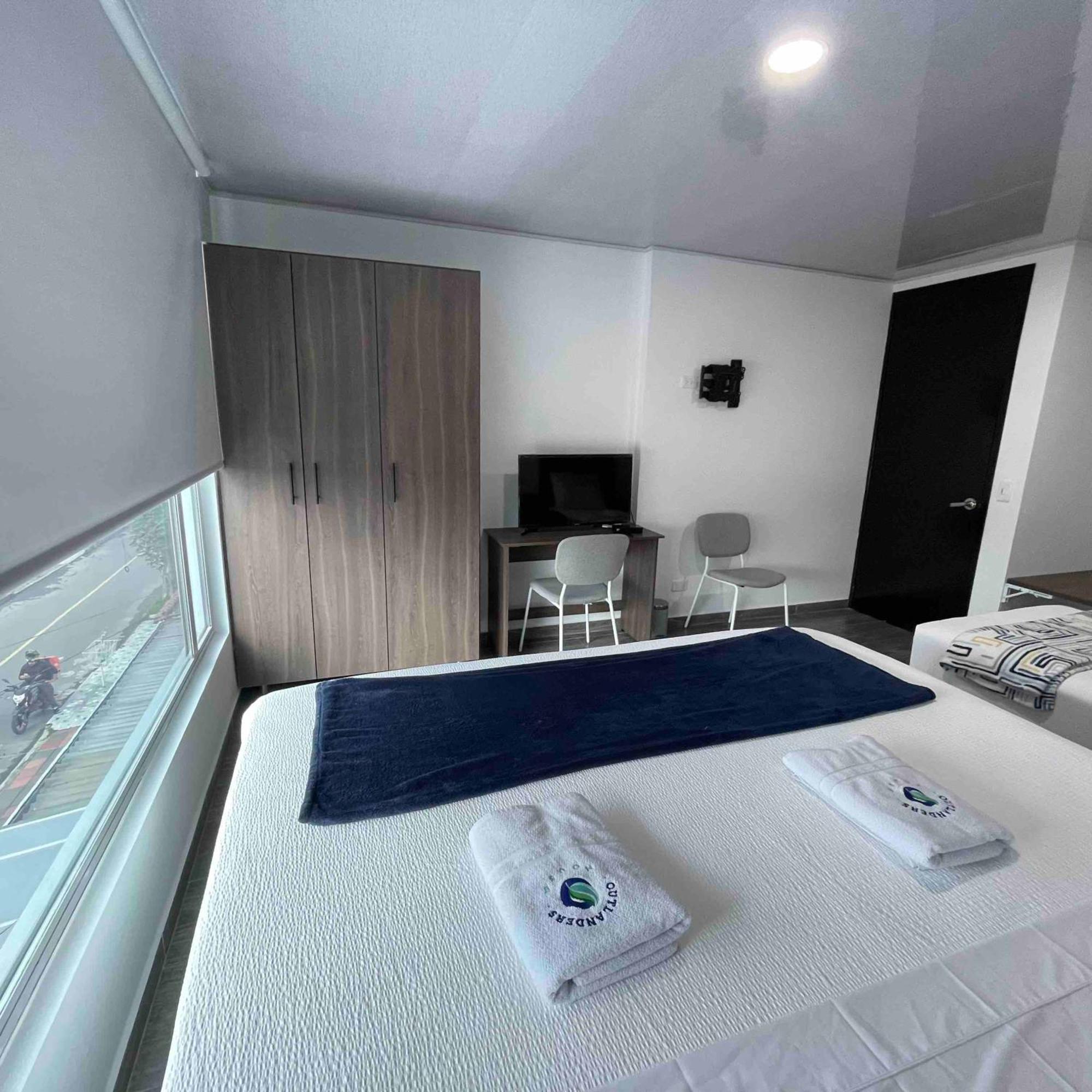 Outlanders House Bog Airport Habitación en casa particular Bogotá