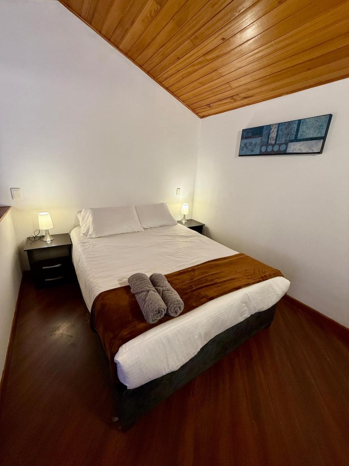 Jacuzzi Portobello Retreat, Trendy Artist House Bogota