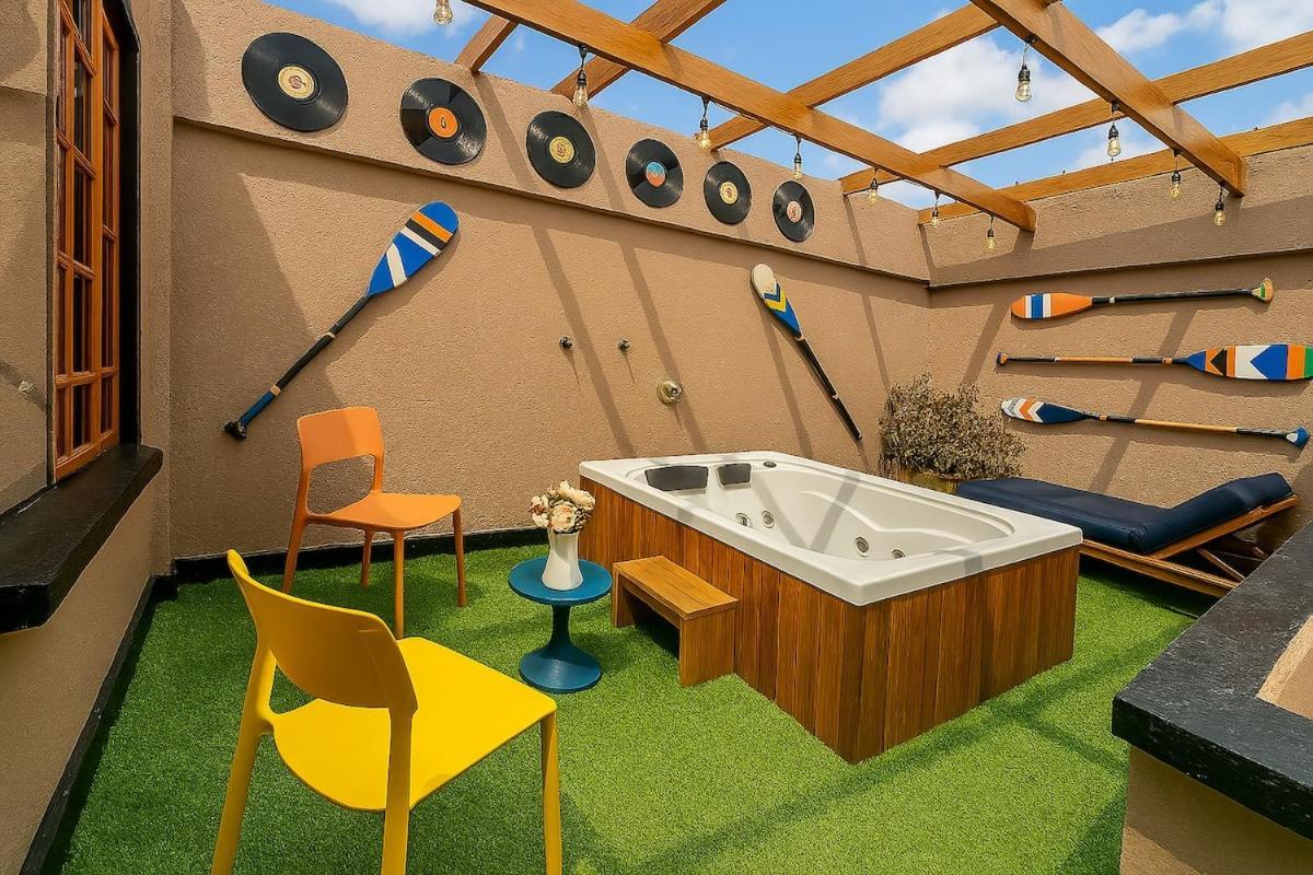 Jacuzzi Portobello Retreat, Trendy Artist House Villa
