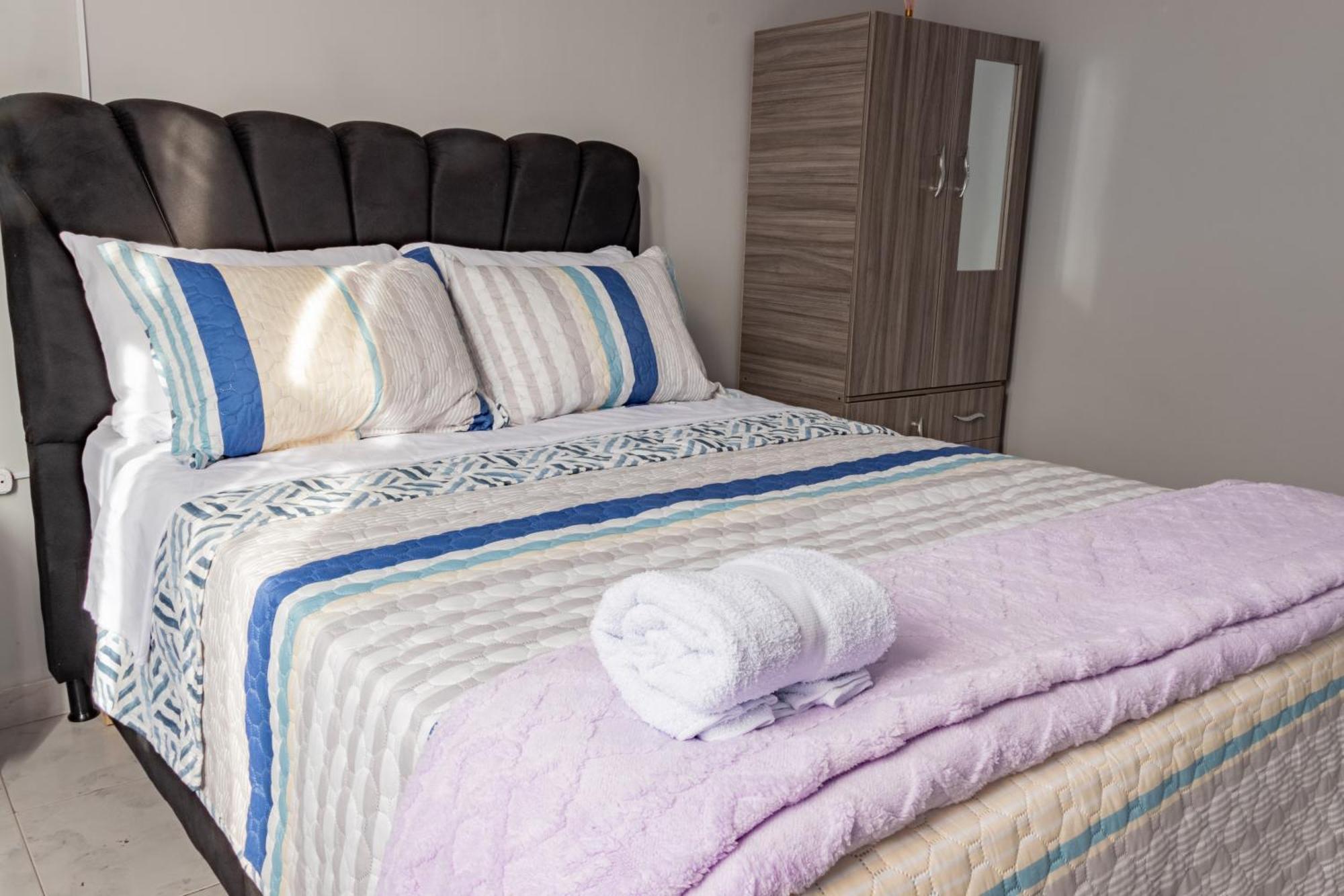 Capsule hotel Privada En Kzona, Cerca Al Aeropuerto, Ideal Escalas Y Tramites Bogota
