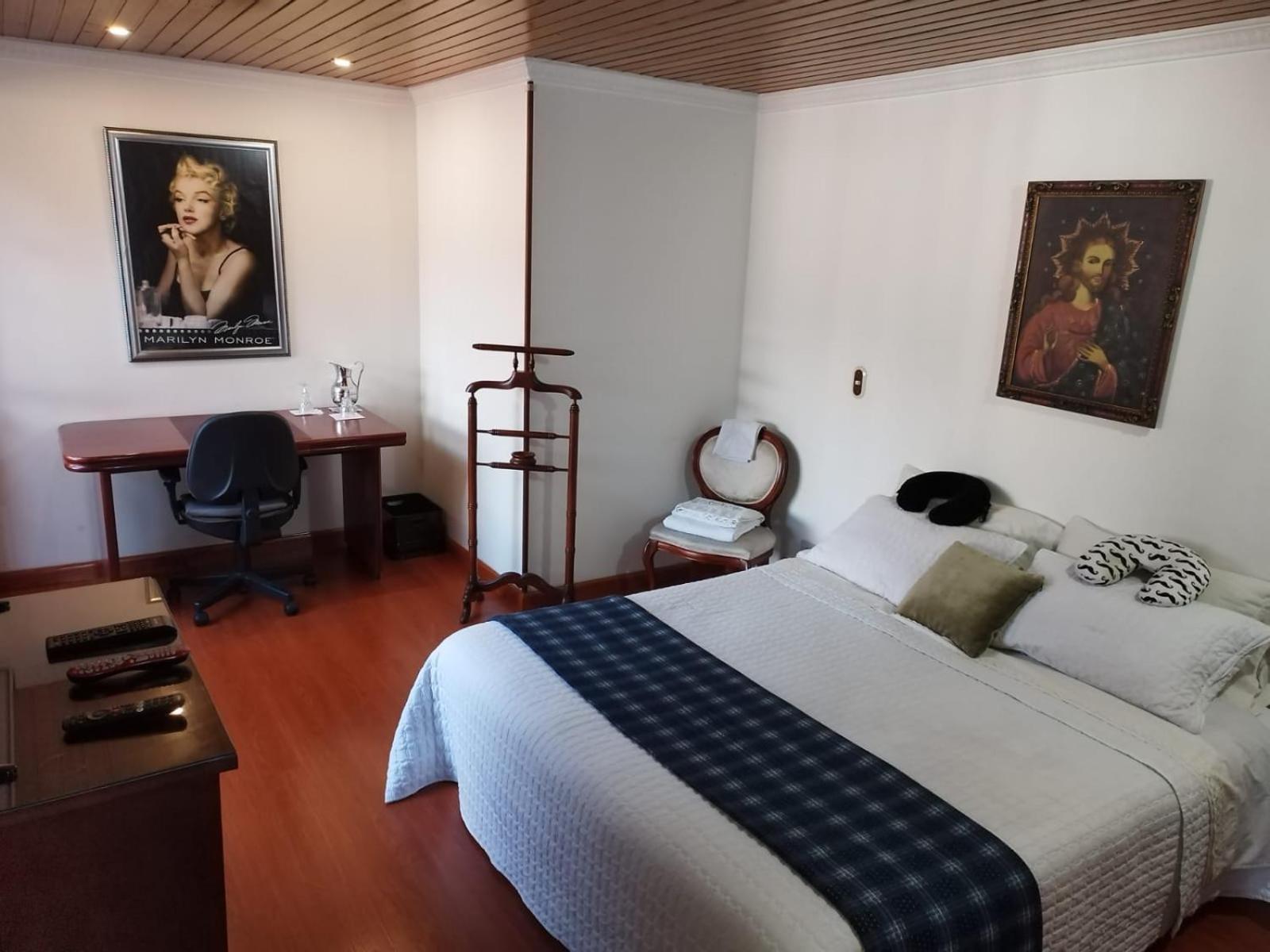 Elias Di Caprio - - Homestay Bogota