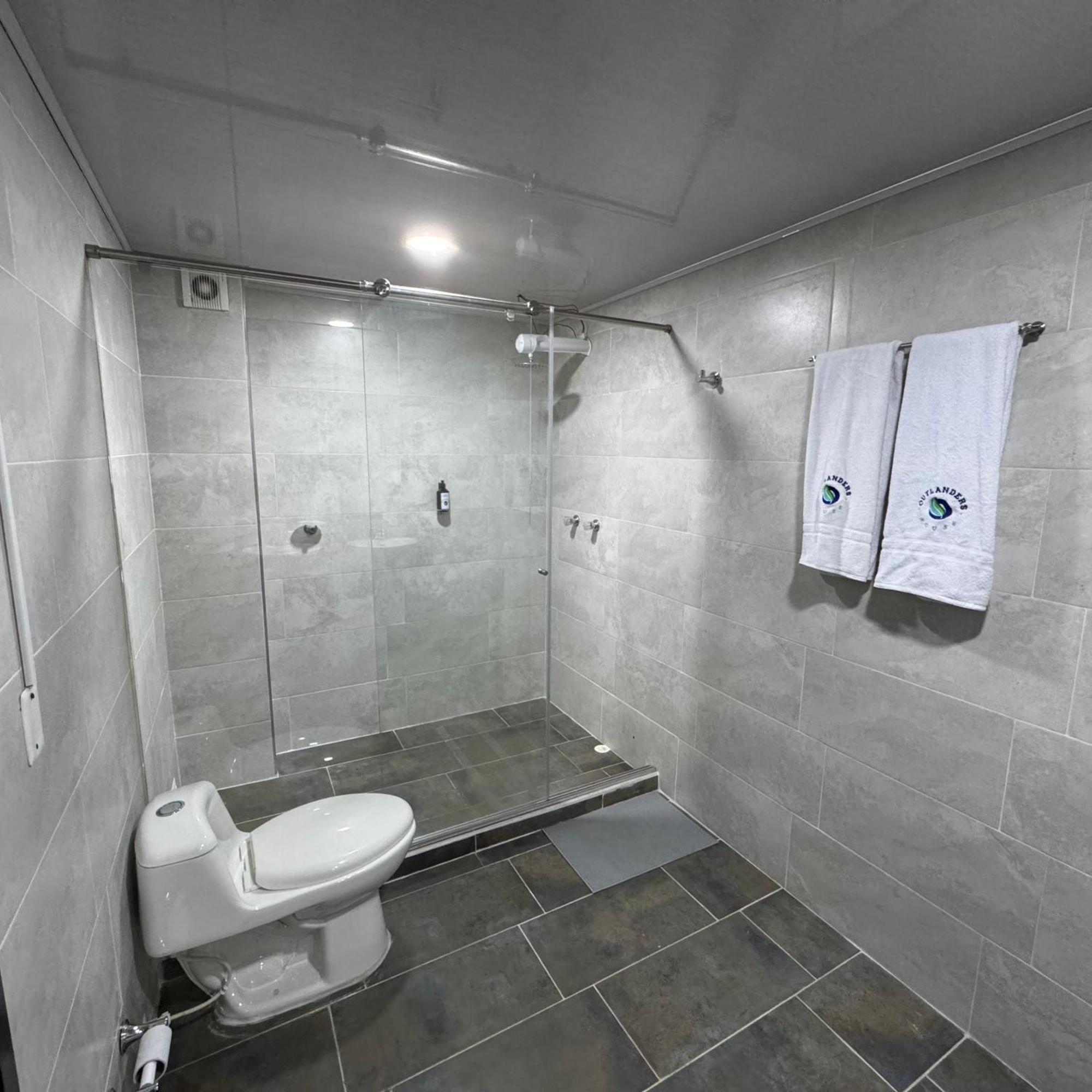 Habitación en casa particular Outlanders House Bog Airport Bogotá