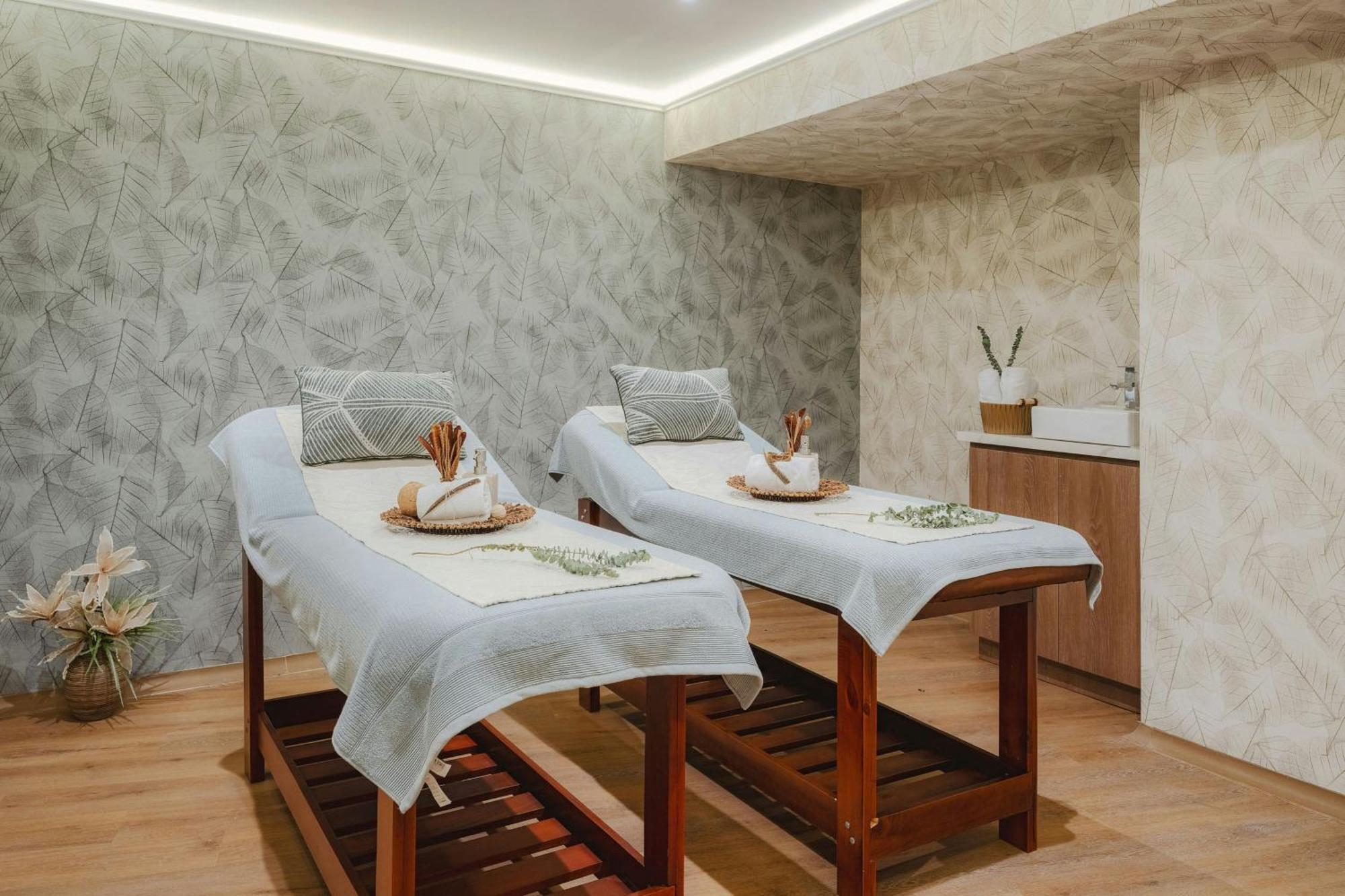 Four Points By Sheraton Tequendama, *
