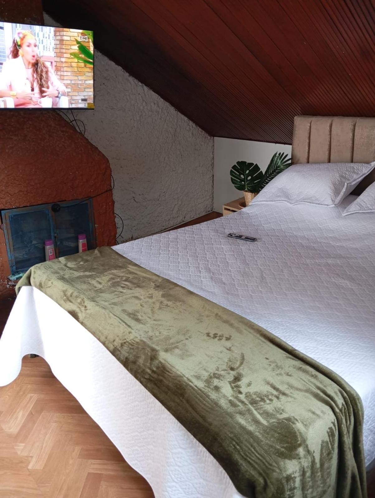 Homestay Casa Pontevedra - Cerca A La Clinica Shaio,