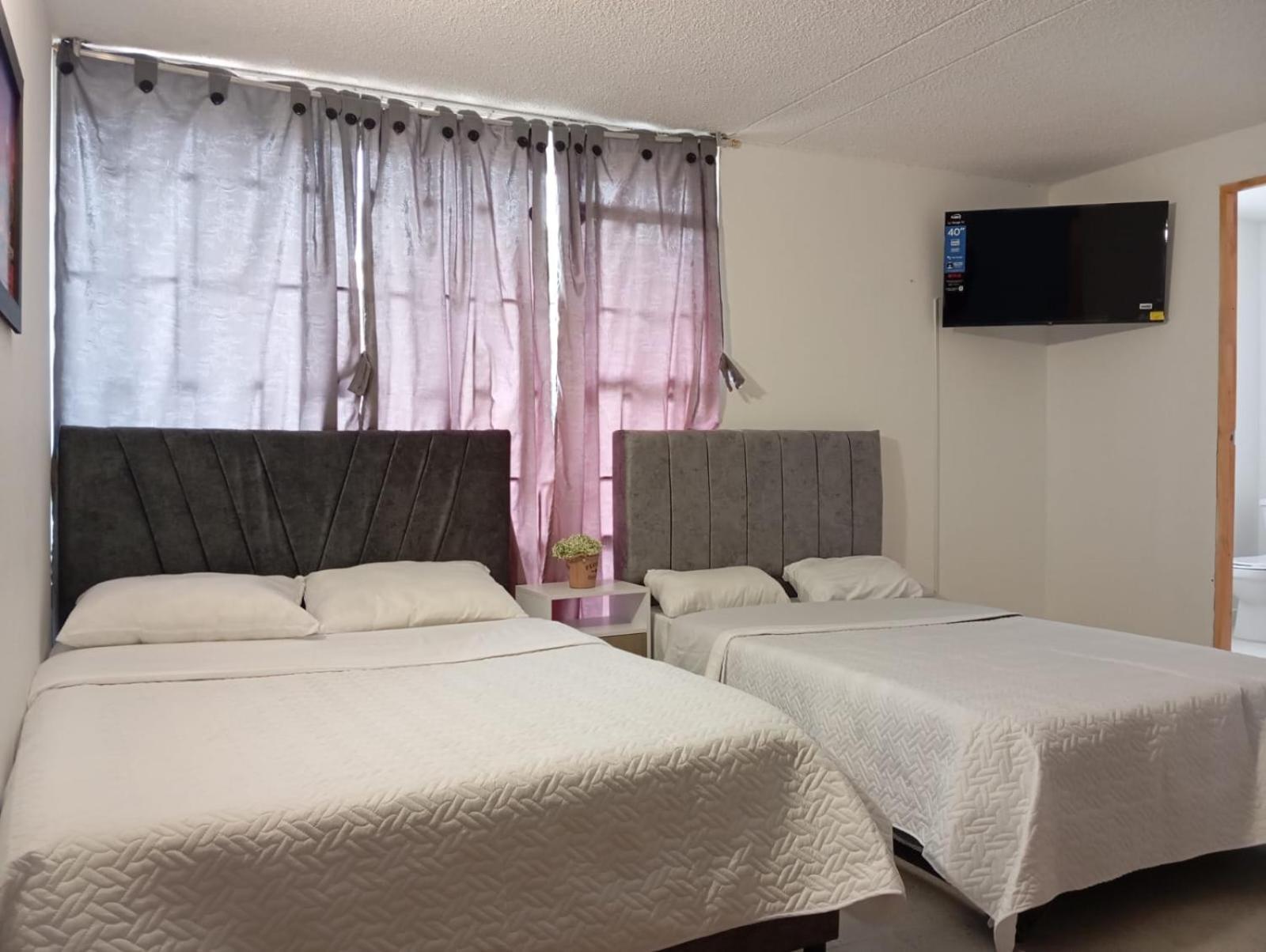 Casa Pontevedra - Cerca A La Clinica Shaio, * Bogota