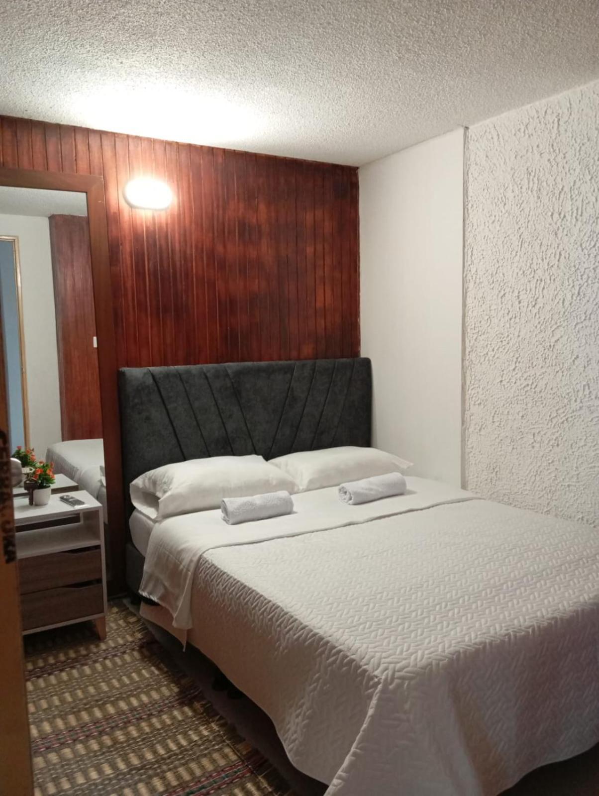 Casa Pontevedra - Cerca A La Clinica Shaio, Homestay Bogota