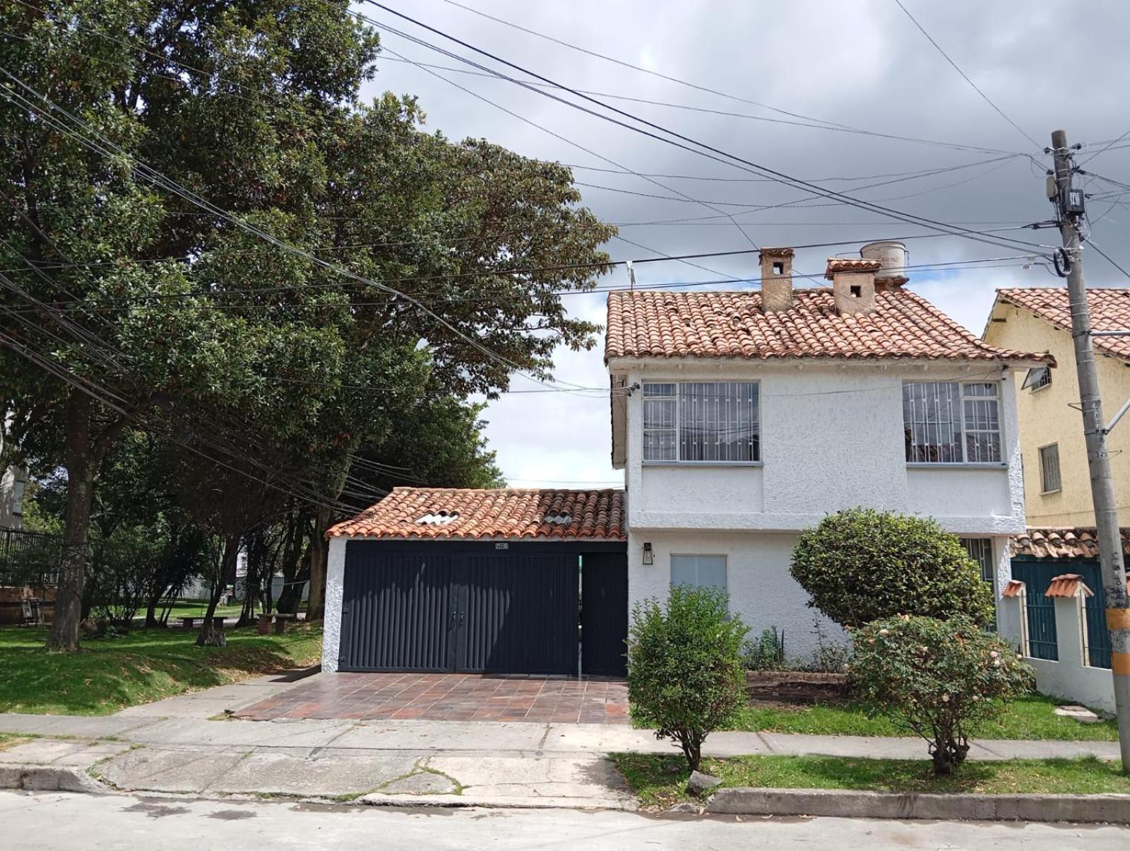 Casa Pontevedra - Cerca A La Clinica Shaio, Homestay