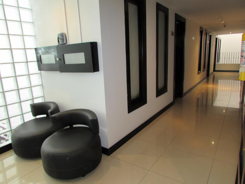 Aw Connect 33 Hotel 3*