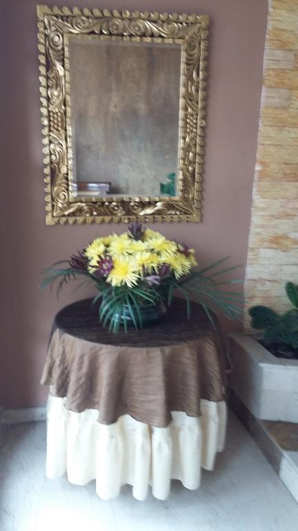 Gran Marquez, Y