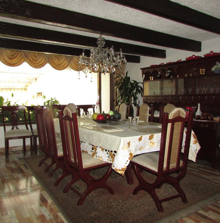 Casa De Huespedes Shalom Victoria Pensión