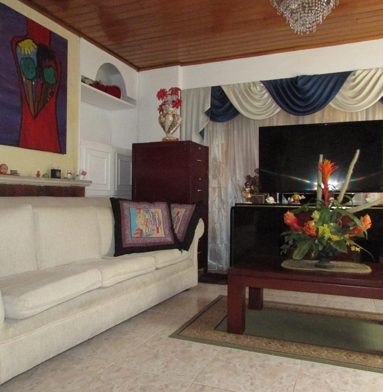 Casa De Huespedes Shalom Victoria Pensión