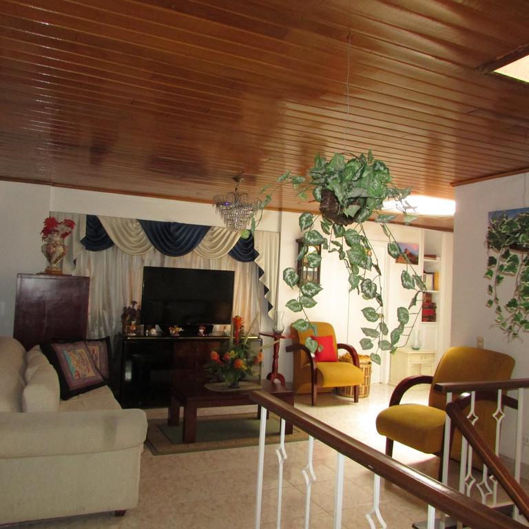 Pensión Casa De Huespedes Shalom Victoria Bogotá