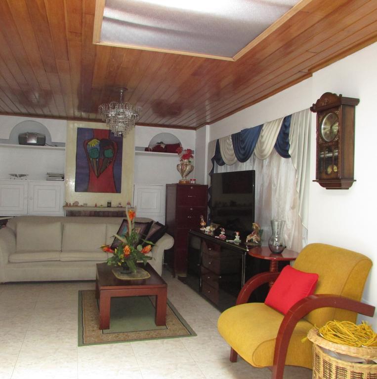 Pensión Casa De Huespedes Shalom Victoria *