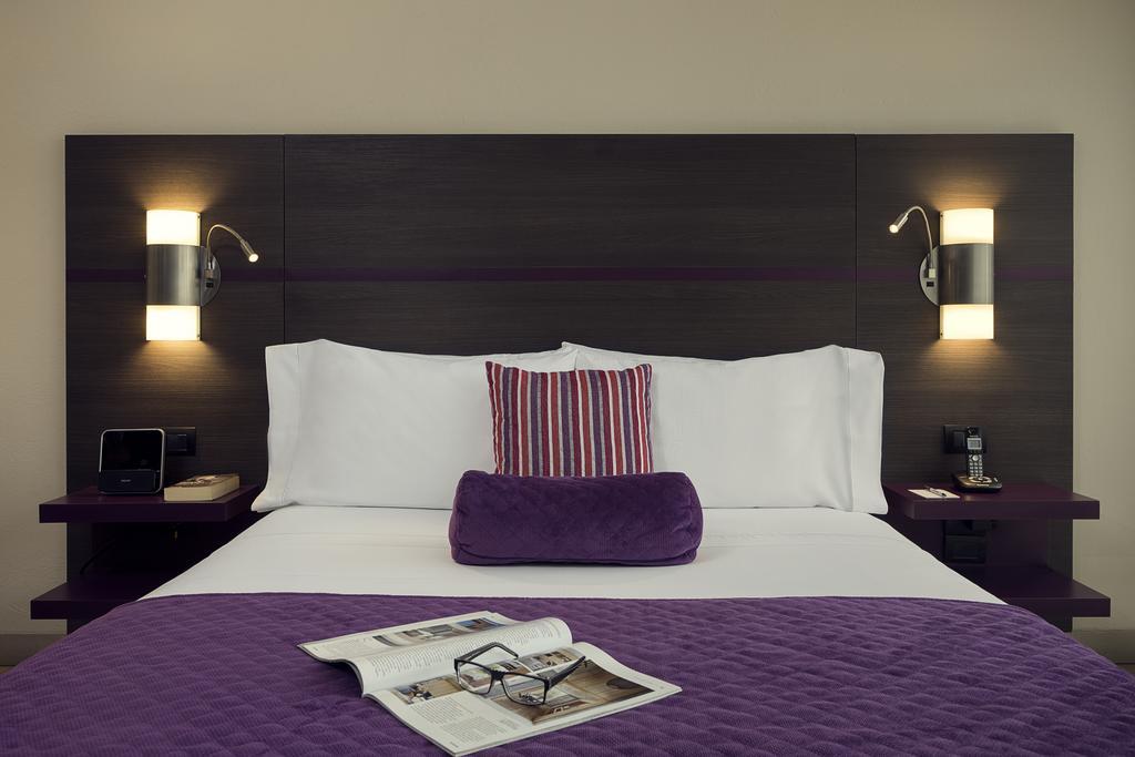 Mercure Bh Zona Financiera Hotel 4*