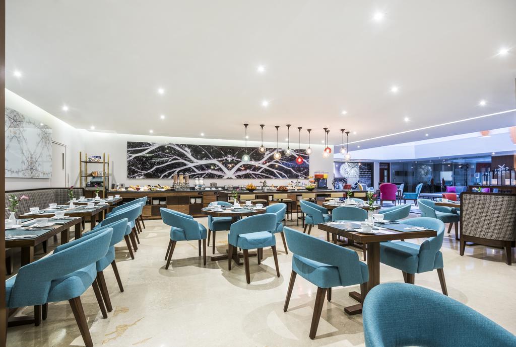 Cosmos 100 Executive Hotel 4*