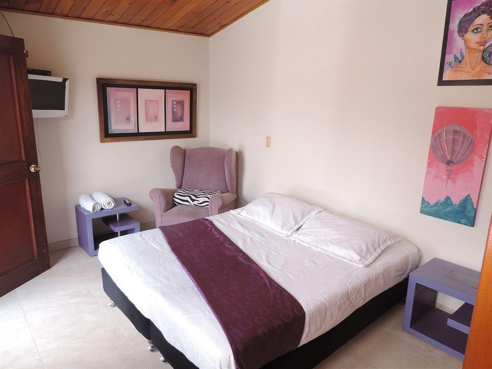 Violeta Park Hostel *