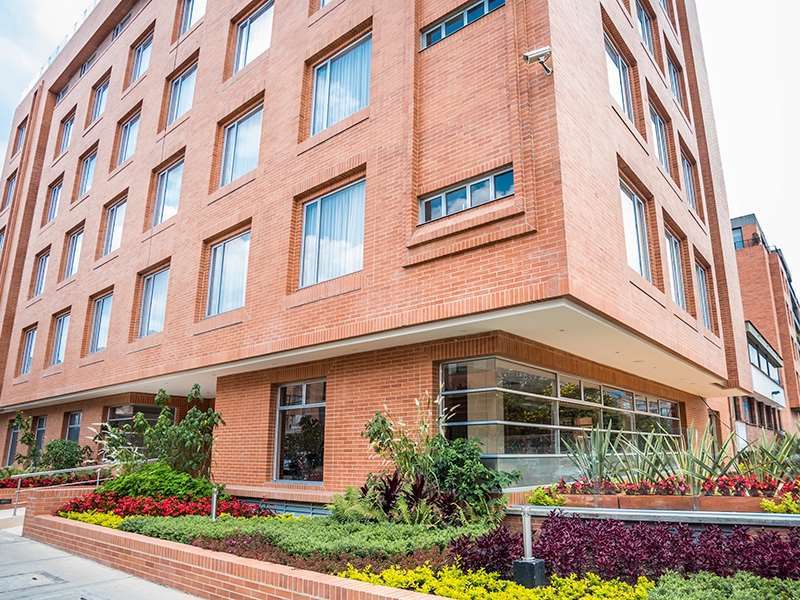 Apartahotel Apartamentos Plaza Suites 4*