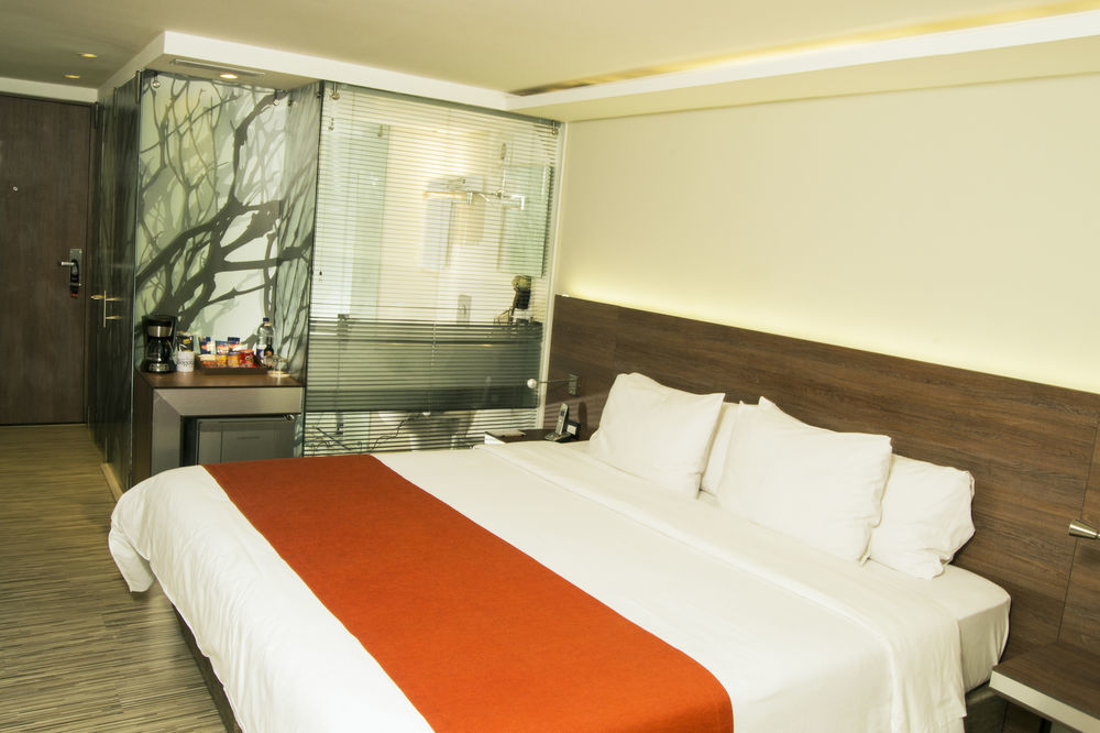 Shg 100 Design 4* Bogota