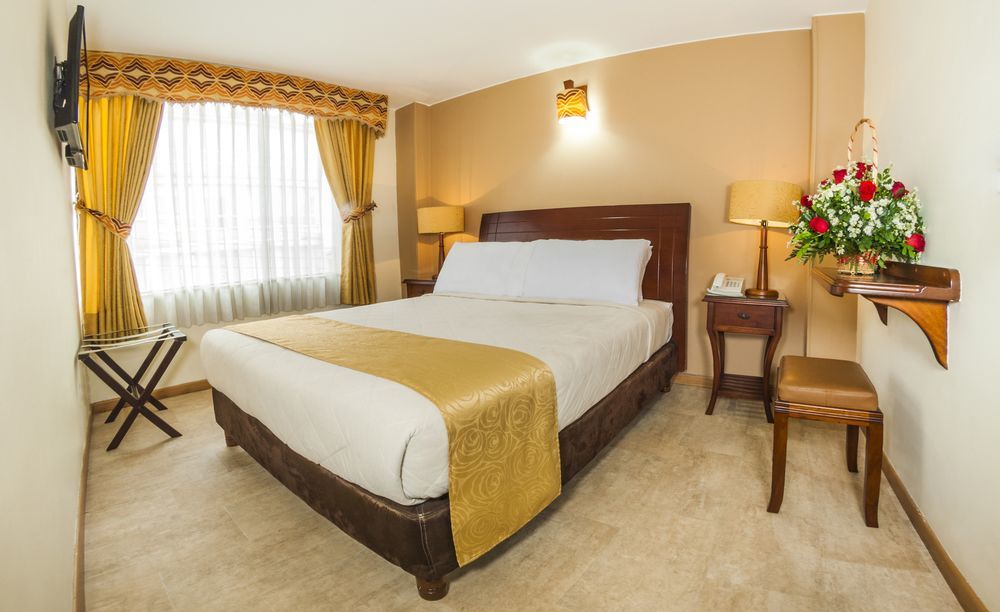 Hotel Gran Marquez, Y