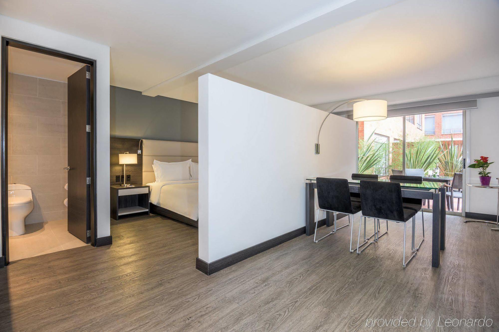 Hotel Nh Urban 26 Royal