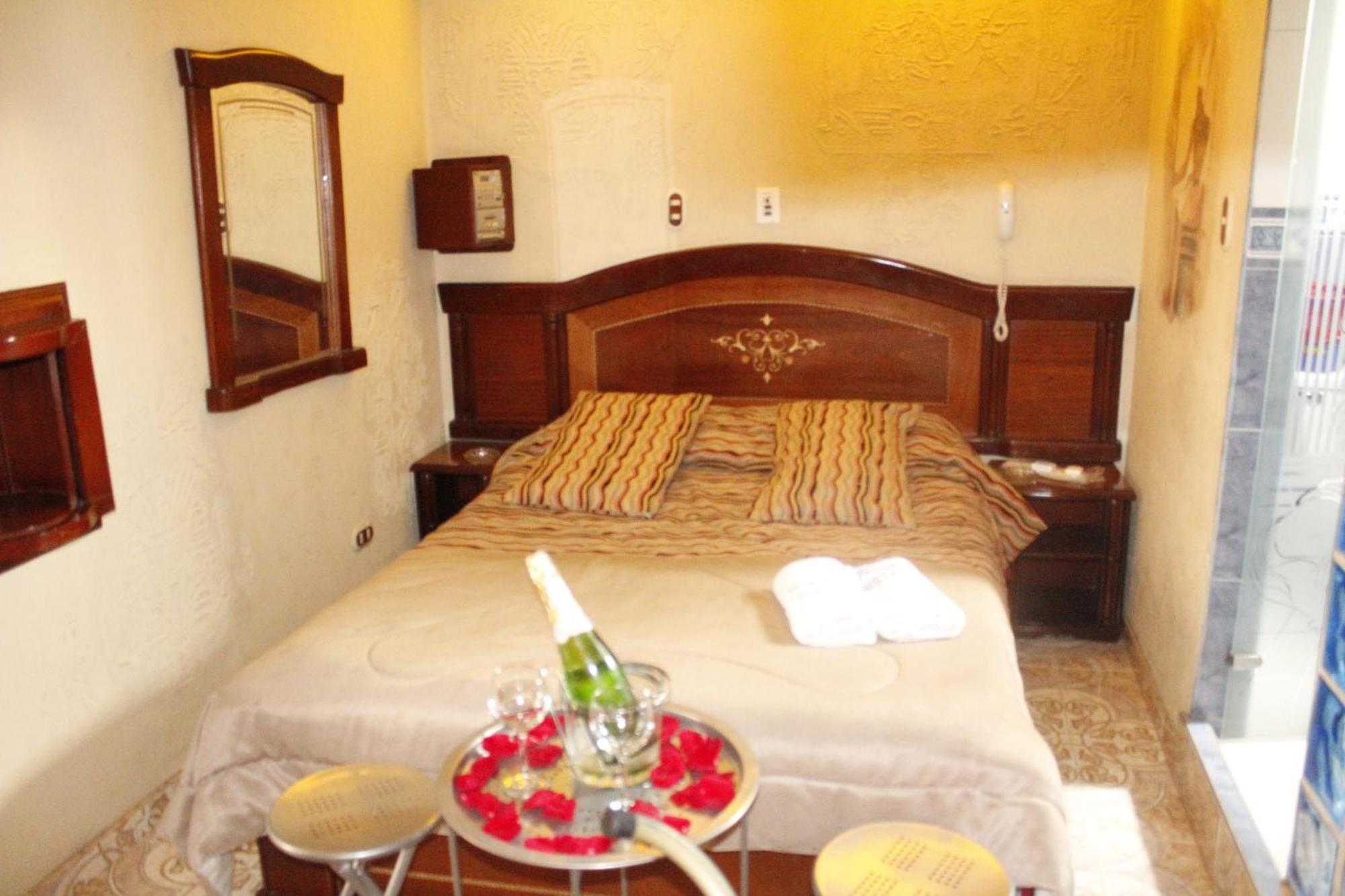 Piramides De Cristal Motel Bogota