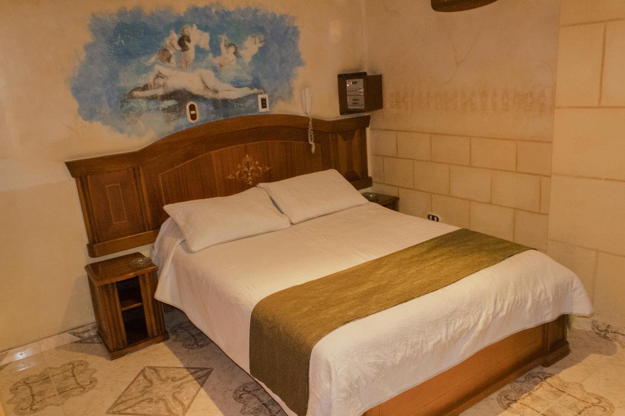 Motel Piramides De Cristal *