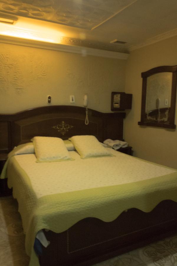 Piramides De Cristal Motel