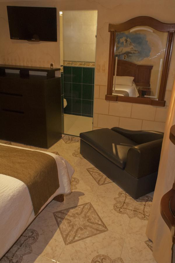Piramides De Cristal Motel