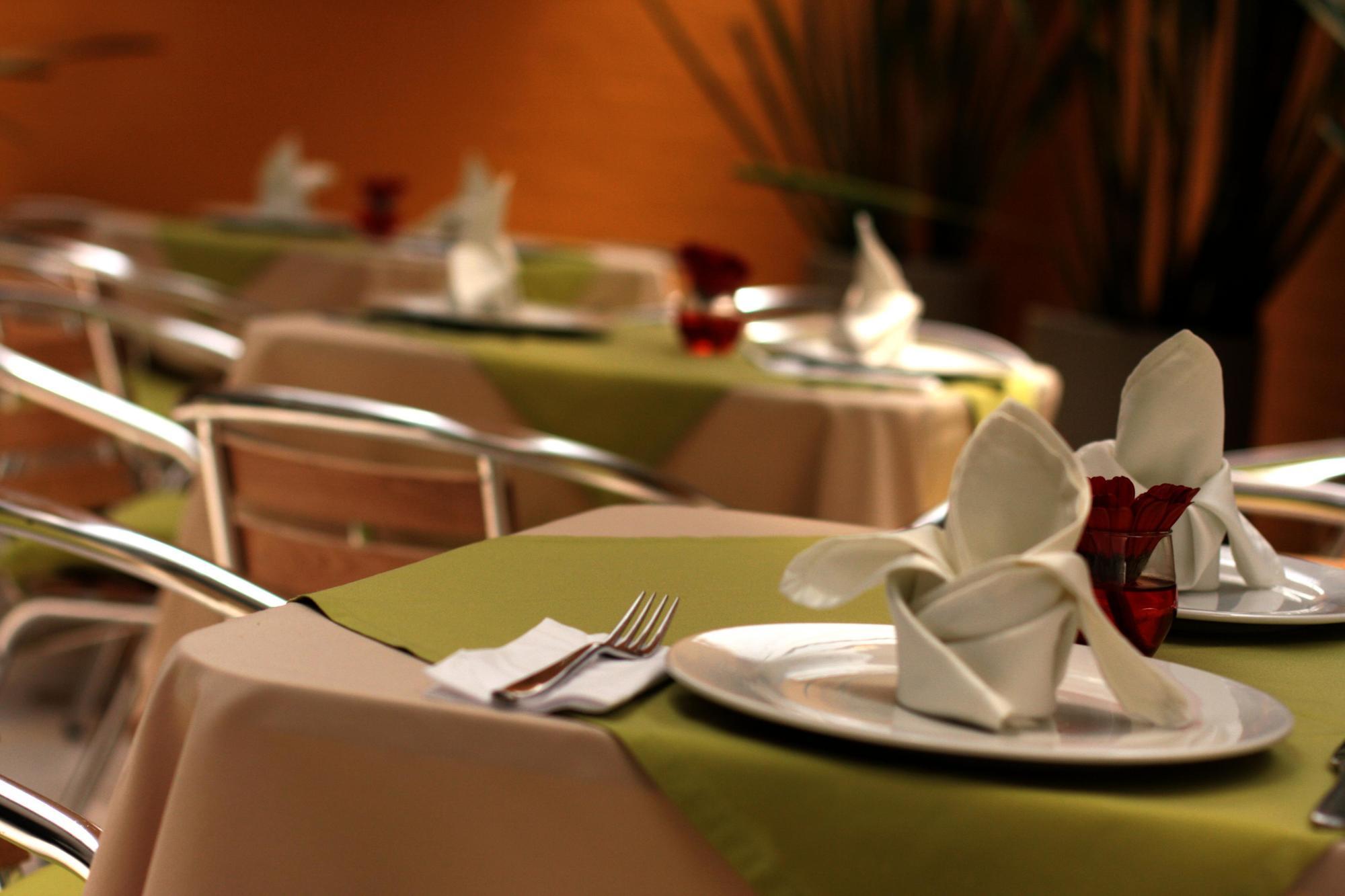 Hotel Regency La Feria