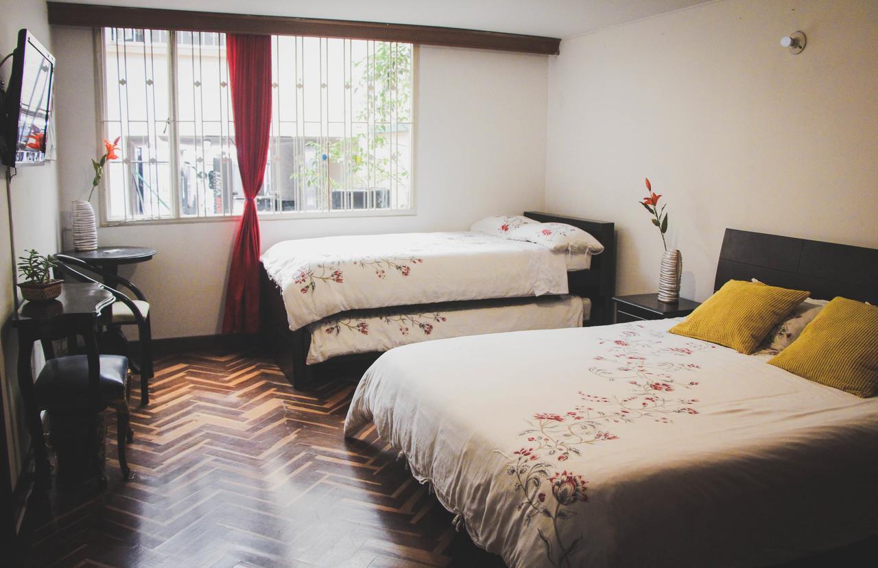 Hostel Ak 82 *