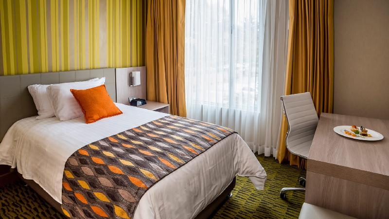 Apartahotel Apartamentos Plaza Suites 4*