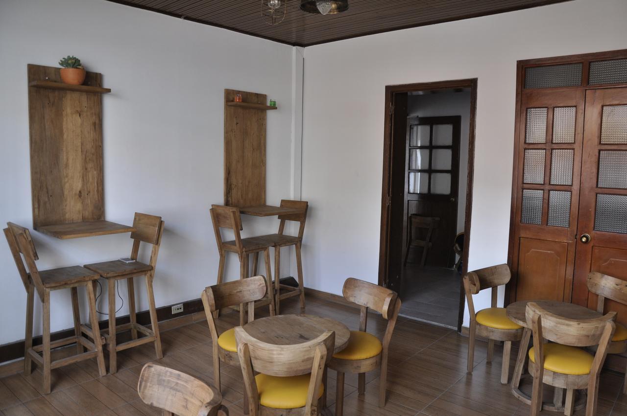 Hostal El Baul Hostel *