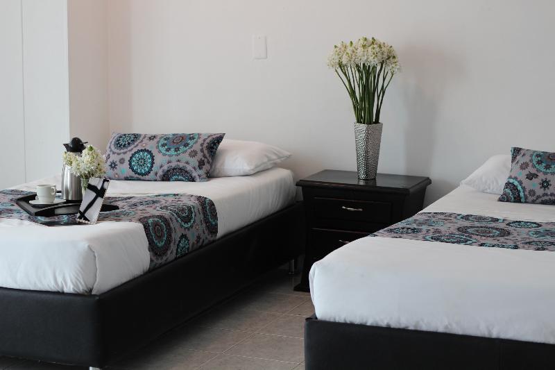 Hotel Elegant Suite Hotel 2*