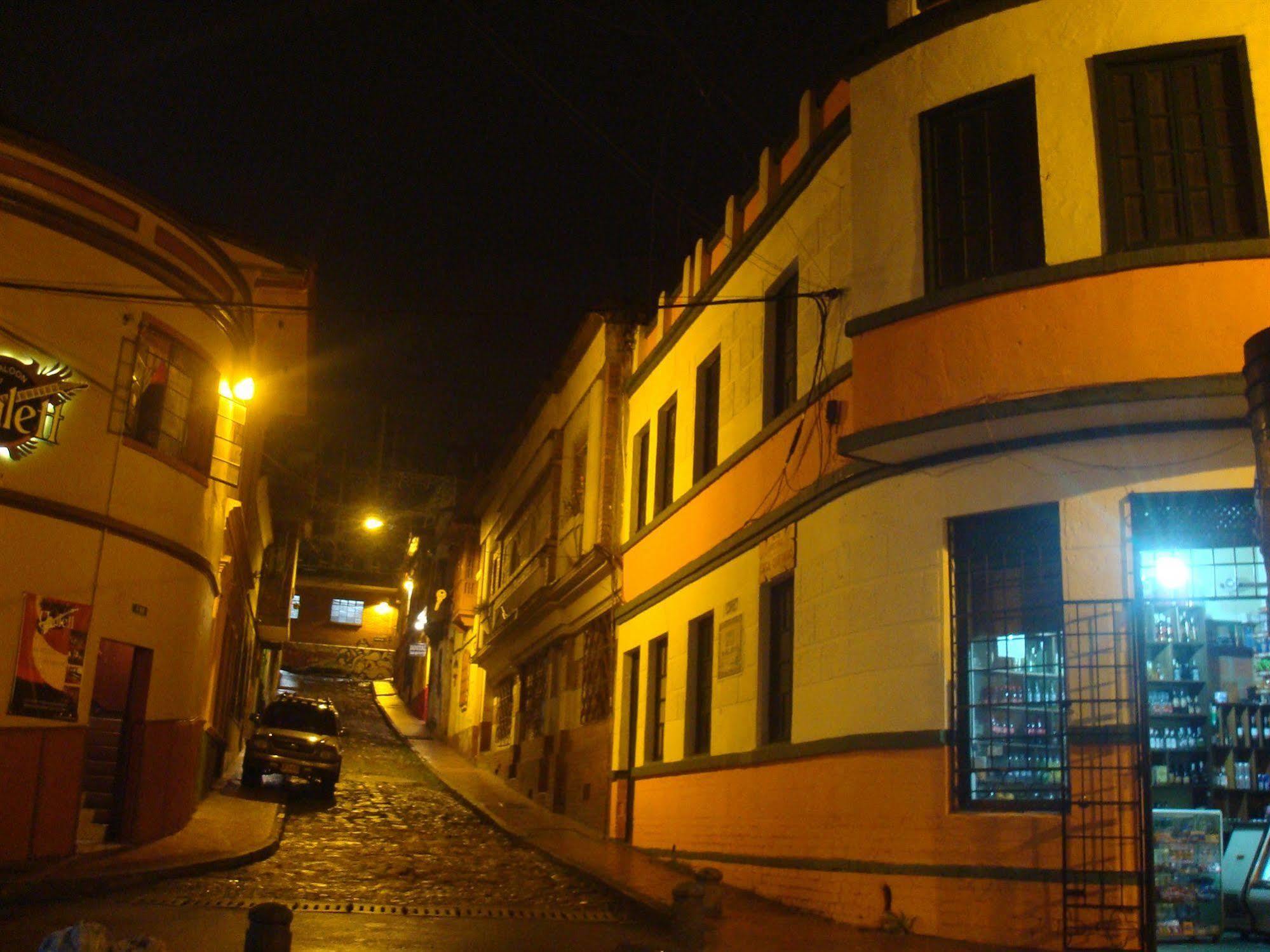Hostal Casa Quevedo *