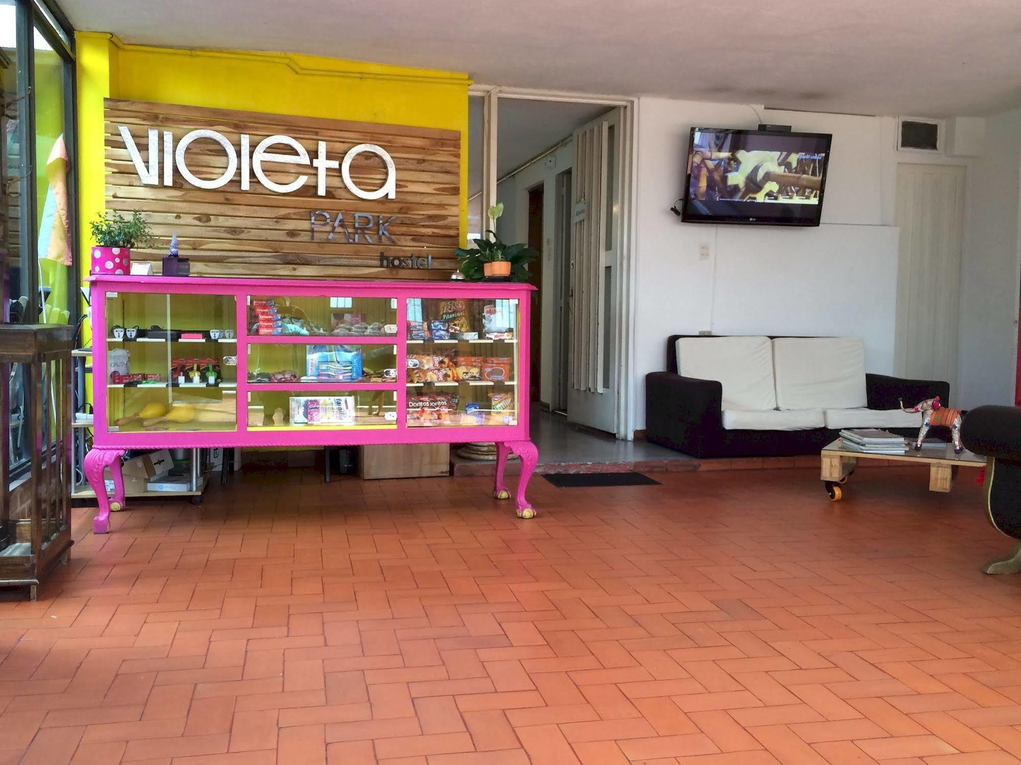 Violeta Park Hostel *