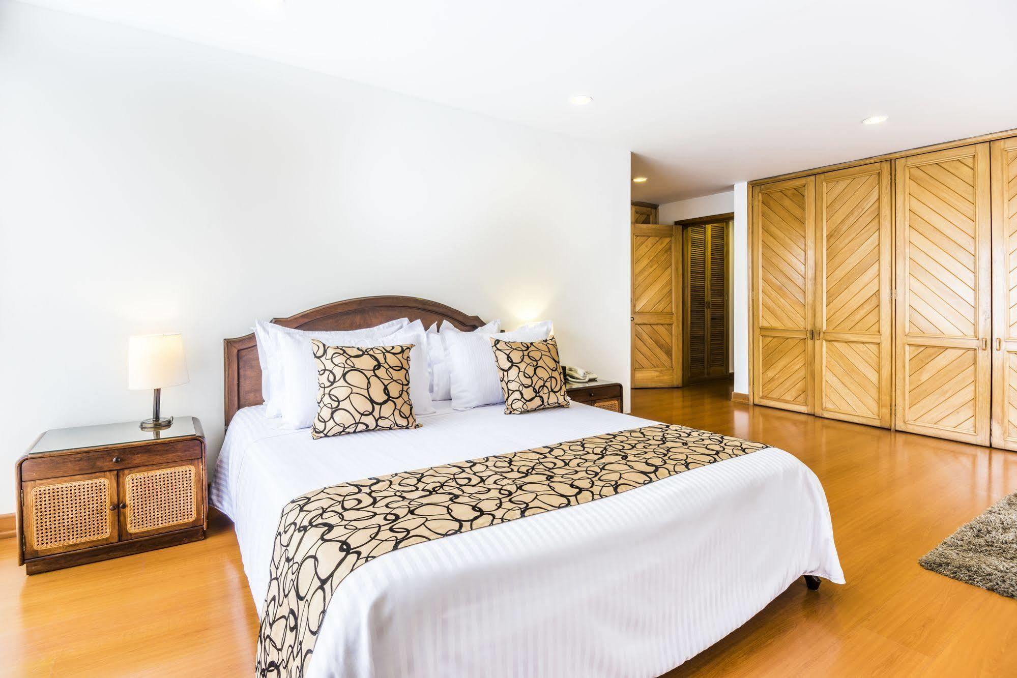 Travelers Fontana Plaza Aparthotel 4*